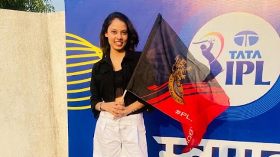 Disha is a hardcore RCB fan whose dream is to interview Virat Kohli