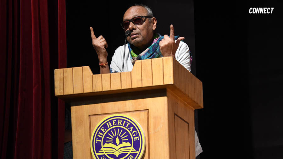 Filmmaker Anjan Dutt interacting with students at Journoscope 2023