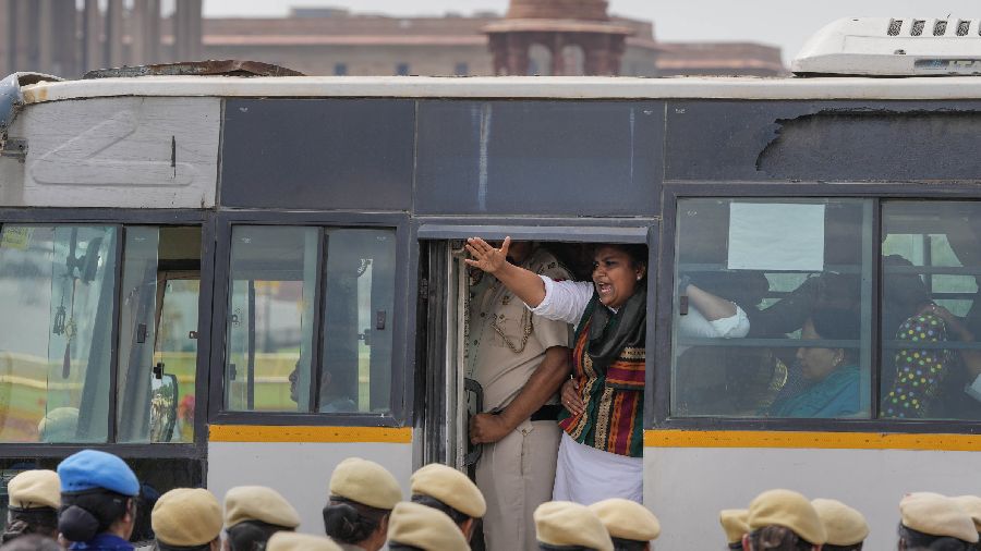 Detained opposition leaders shout slogans during a protest march towards Rashtrapati Bhawan, at Vijay chowk. Opposition parties are protesting against the conviction of Rahul Gandhi in a criminal defamation case and demanding JPC probe into the Adani-Hindenburg issue. 