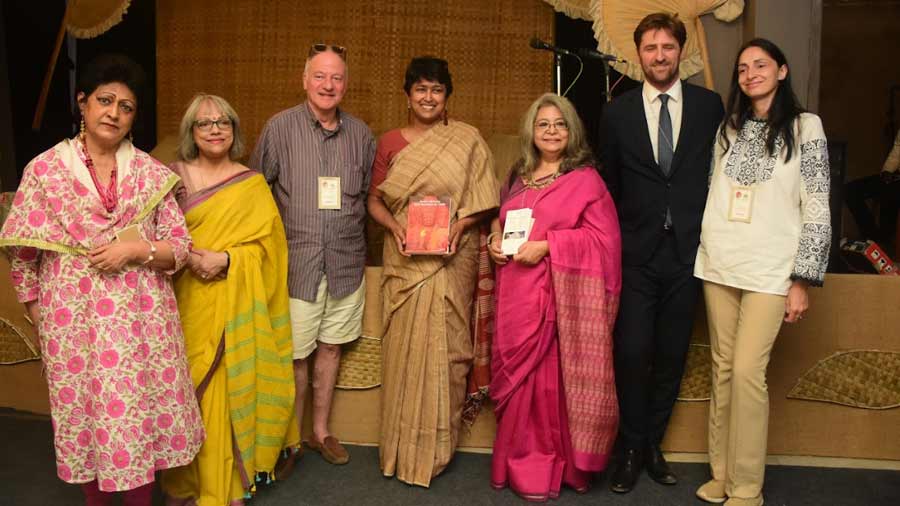 (From left) Oindrilla Dutt, Shanta Ghosh, Jean-Claude Perrier, Ruchira Das,  Anjum Katyal, Nicolas Facino and Iryna Vikrychak display copies of  Andre Malraux et la tentation de l'Inde and La Flûte de L'Infini