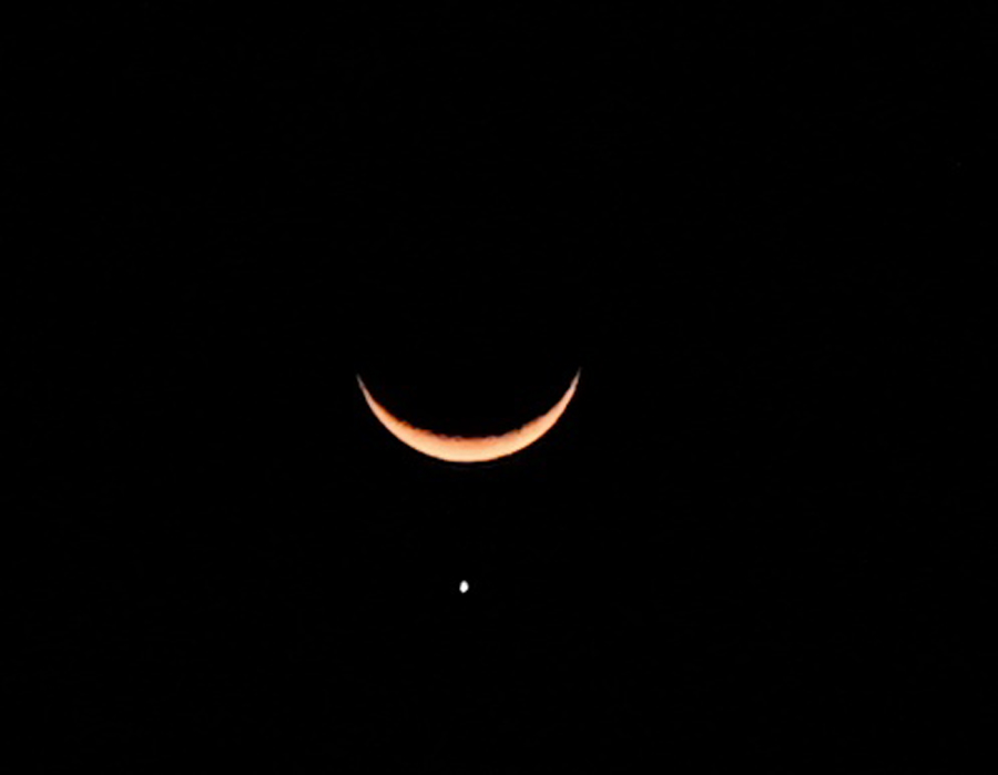 Thank God the sky over Kolkata was clear on Friday as people witnessed a celestial beauty. While the crescent moon appeared as a slender sliver, hovering above and slightly to the left of the lunar crescent, Venus was seen shining like a brilliant silvery-white celestial spot with a magnitude -4.0. People quickly posted photos of this celestial brilliance on social media. However, on Saturday, a slightly wider lunar crescent will be hovering above and slightly to the left of Venus