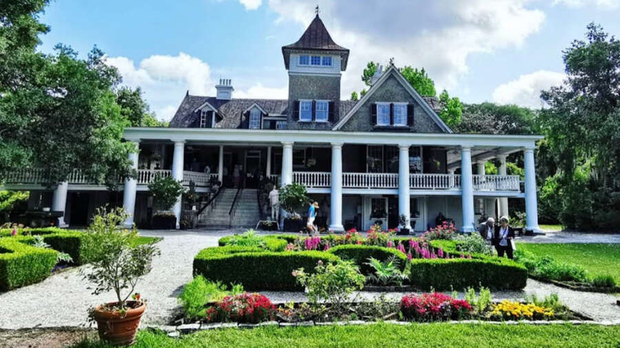 The main house at the 19th-century Magnolia Plantation and Gardens