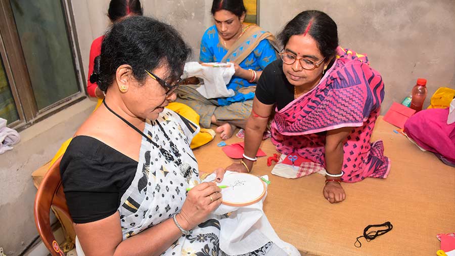 Bina Dey conducts a kantha workshop on the second day of the Nabanna Earth Weekend