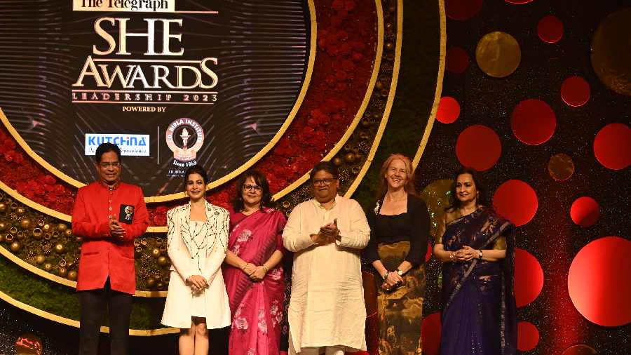 From left: Suborno Bose, founder and chief mentor of the Indismart Group & IIHM and CEO, International Hospitality Council, UK, with jury members Koel Mallick, Sanjukta Bose, Aniruddha Roy Chowdhury, Rowan Ainsworth and Madhu Neotia