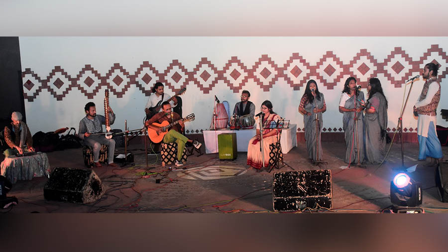  The Eekeermeekeer Collective and Guy Seika perform at the open air theatre of the Gitanjali Cultural Complex 