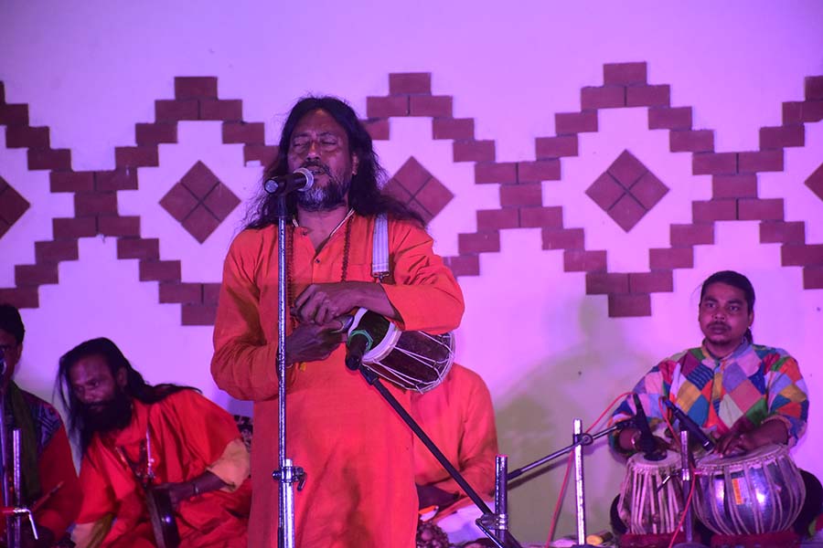  Lakhan Das Baul ends the Nabanna Earth Weekend with a soulful performance
