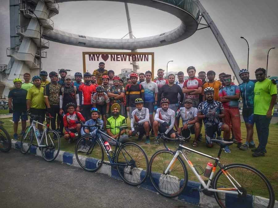 'Cycle For Earth Ride', organised by the Switchon Foundation, in partnership with WWF-India, at the Biswa Bangla Gate on Saturday. 2Wheels Kolkata along with other respective clubs took part in the initiative in support of the 'Earth Hour'. The event encourages individuals to turn off lights and electrical appliances at their homes and offices for an hour to promote awareness about climate change challenges and energy conservation  