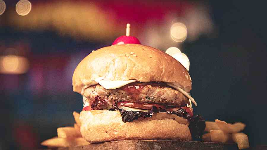 @Coffee Cafe offers a variety of burgers such as Grilled Pepper Chicken Burger, Classic Veggie Burger and Crunchy Chicken Burger.