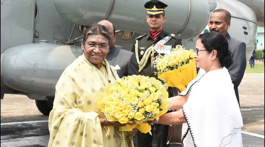 Murmu was received by Chief Minister Mamata Banerjee at the RCTC.