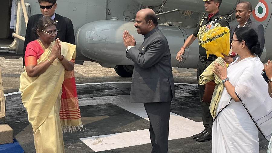 Murmu was received by Governor CV Ananda Bose, and state ministers Firhad Hakim and Sujit Bose before she was accorded a guard of honour at the Netaji Subhas Chandra Bose International Airport here by the defence forces.