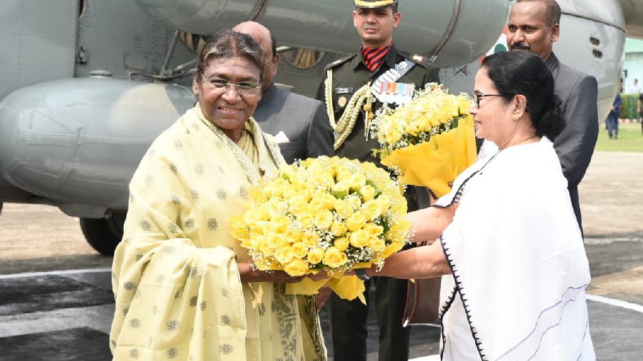 From the airport, she came by helicopter to the Royal Calcutta Turf Club ground before travelling to the Raj Bhavan by road.  Murmu was received by Chief Minister Mamata Banerjee at the RCTC. 