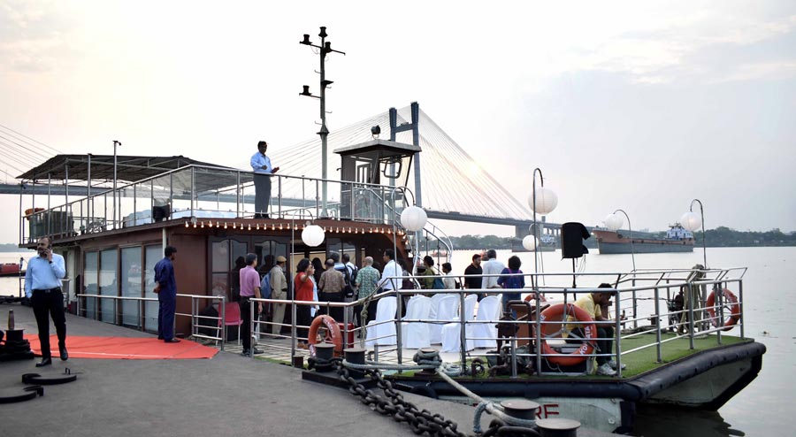 Then the group reached the historic Man of War Jetty to board MV Desire to start the voyage part of the tour
