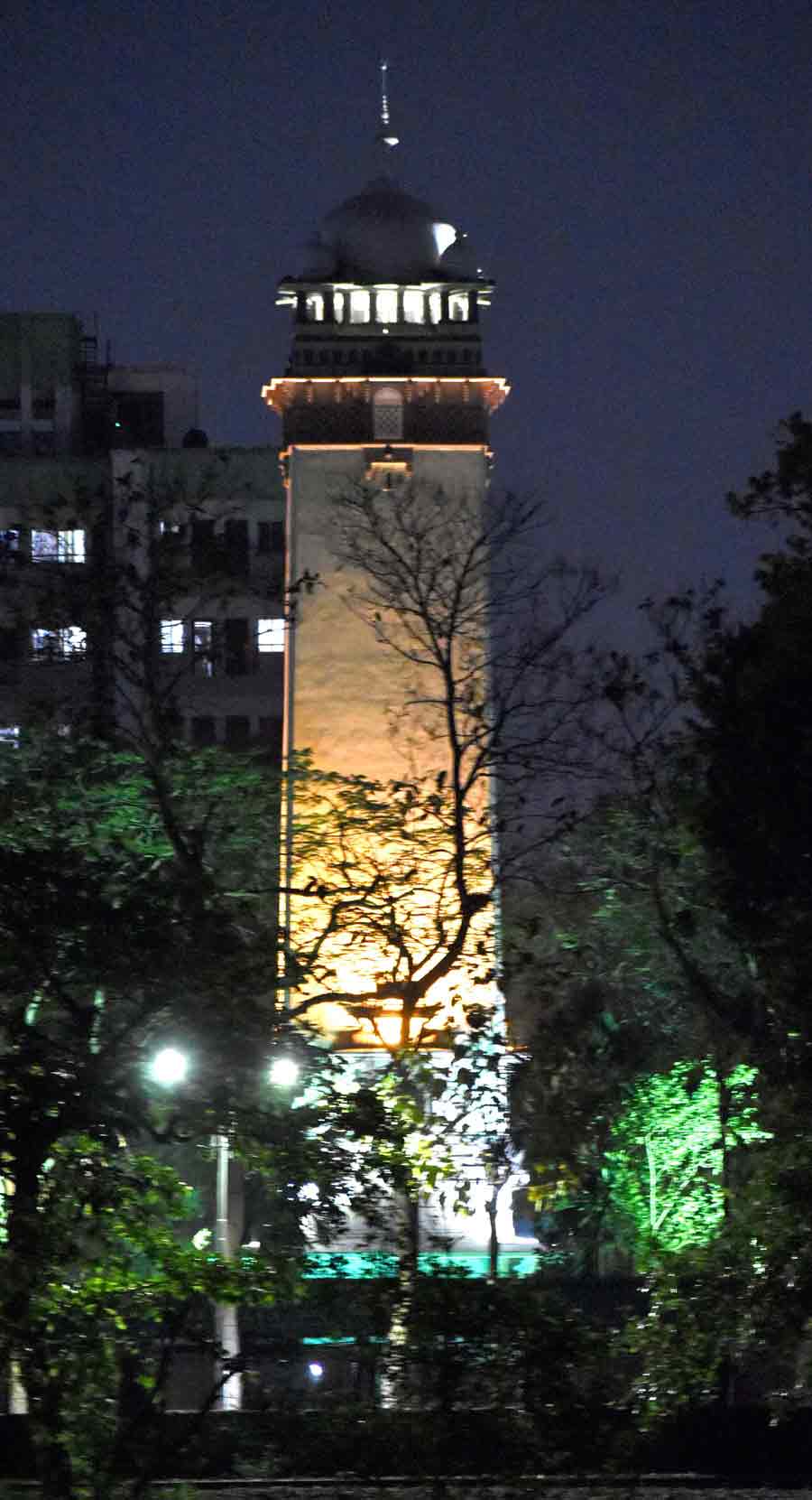 The Lascar War Memorial, the 100 feet monument on Napier Road, is one of the clearly visible structures from Hooghly. It was built by shipping and mercantile companies in memory of the 896 Lascars (sailors and soldiers) of undivided Bengal and Assam who lost their lives during World War I