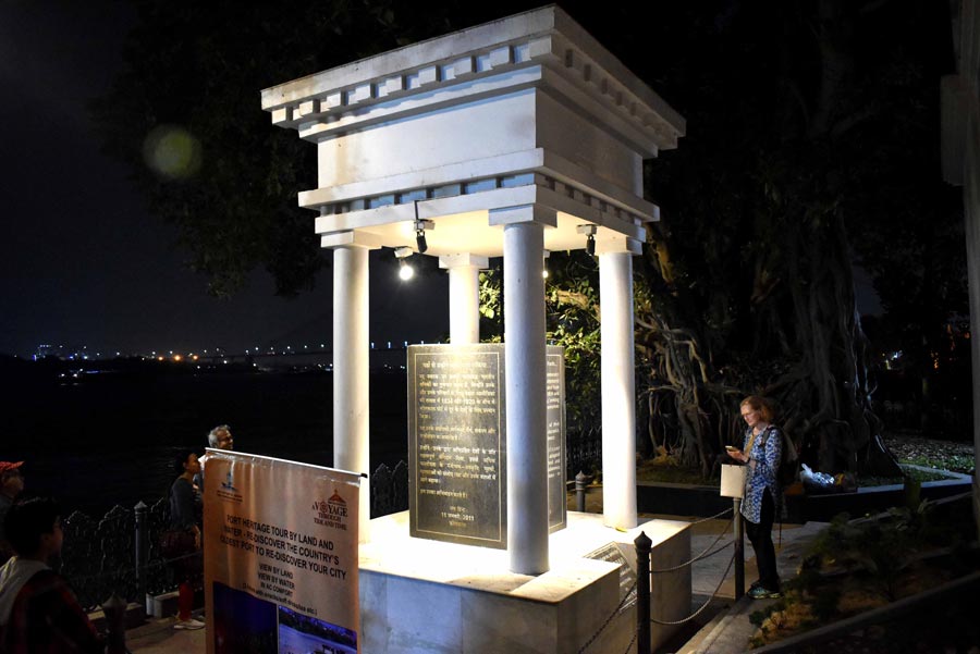 The tour came to an end at Indentured Indian Labourers Memorial at Khidderpore