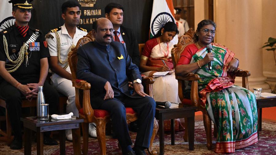 President Droupadi Murmu interacts with Particularly Vulnerable Tribal Groups (PVTGs) of West Bengal at Raj Bhavan, Calcutta.
