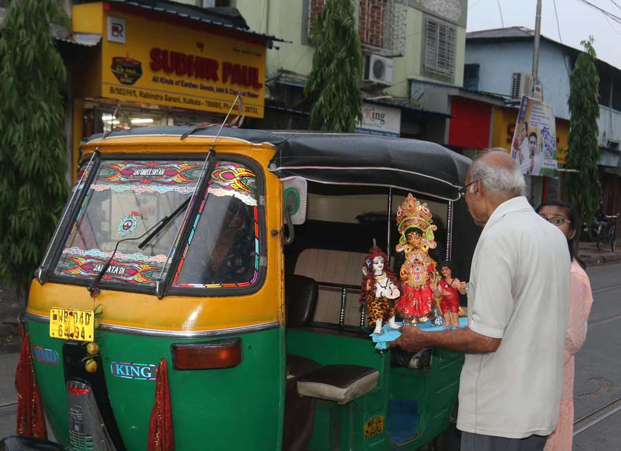A senior citizen is all set to ferry a miniature idol of Goddess Basanti in an auto in north Kolkata. Basanti puja is celebrated in the month of Chaitra of the Bengali Calendar. Basanti puja is an age-old festival when Goddess Durga is worshipped by Bengalis. Basanti puja this year will be celebrated on March 28 