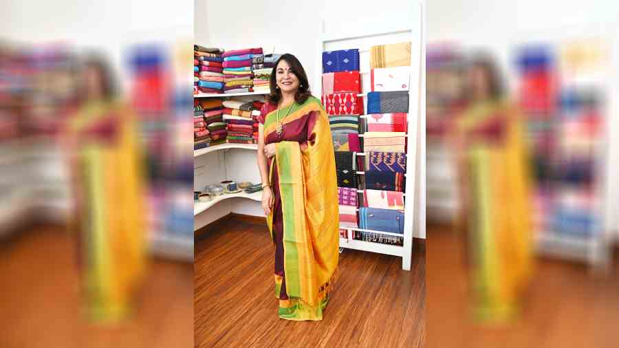 Sheela Janakiram, president of the Rotary Club of Calcutta Avyanna, wore a south cotton sari. Born into a Tamilian family, she grew up in multiple cities across India, being in an Army family. Her work involves community upliftment and supporting many sustainable projects. “The Tamil New Year or Puthandu is a very auspicious day for us. This day usually falls around the same time as the Bengali New Year. It is a day of worship, feasting and festivities. Wearing a new sari is one ritual I always observe and a south cotton sari has been my regular companion. At Twine Tales, I felt the Spring Edit is a great culmination of different cultures and gives the buyers a wide choice in the range of saris. I loved the south cottons in vibrant colours on display,” said Sheela.