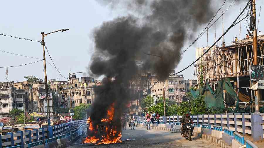 Protests on roads, cop vehicles torched on and around Bondel Road in Ballygunge