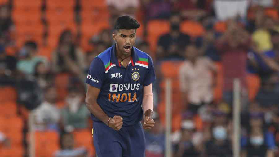  Washington Sundar: As in any ICC tournament, all-rounders hold the key. Without Yuvraj Singh, the player of the competition back in 2011, India would never have been world champions. For 2023, few look better poised as a complete all-round package than Sundar. Still only 23, Sundar can feasibly bat at any position outside the top three and be a surprise weapon with the new ball, particularly against left-handers. His tendency to chip in quiet overs can create scoreboard pressure during big chases, forcing mistakes from batters at the other end. 