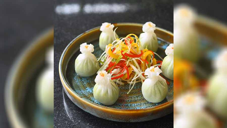 Truffle Edamame Dim Sums: A Japanese stellar dim sum, that is also top-notch when it comes to flavour. Edamame is a Japanese staple and when mixed with the umami tartness of truffle and cheese, creates a decadent bite