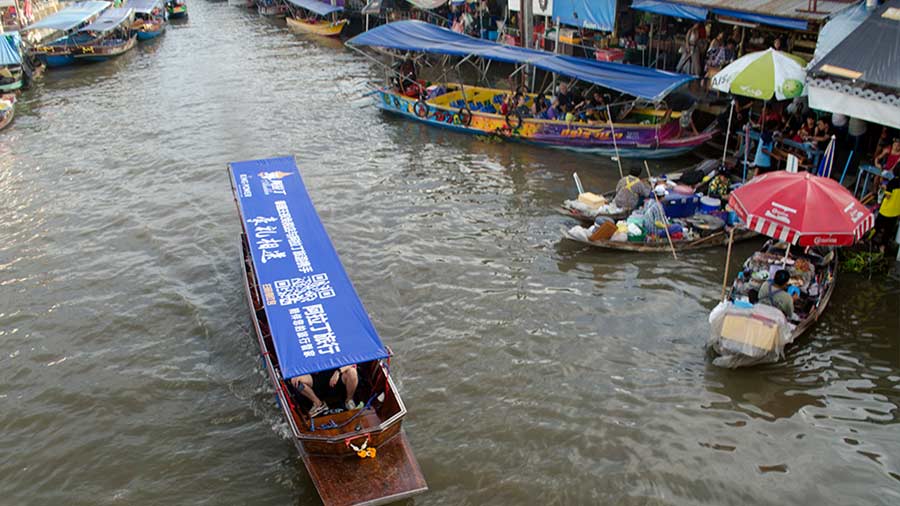 Food boats at Amphawa Floating Market