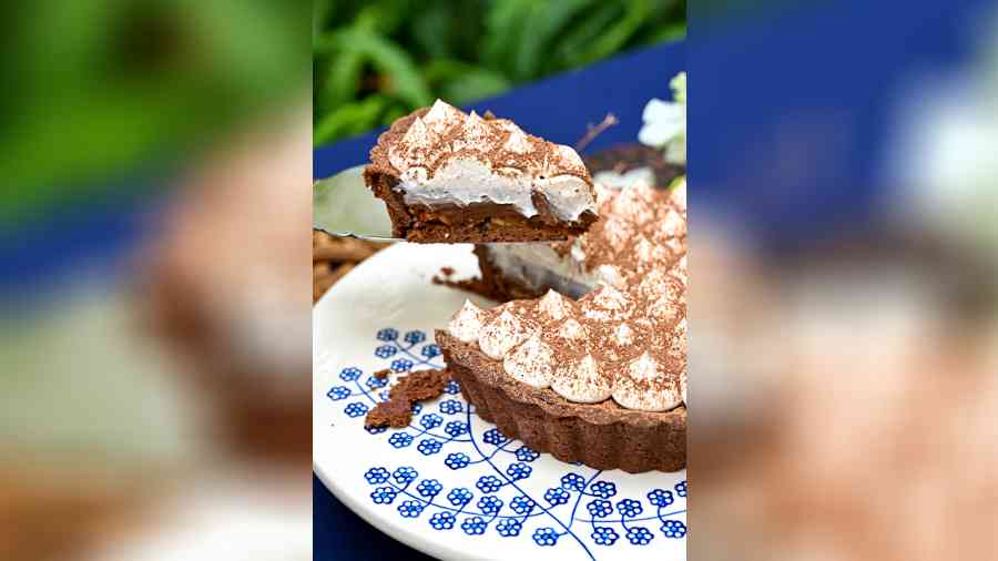 Molten Chocolate Espresso Tart: A chocolate crust, with espresso filling and topped with vanilla mousse, this is their version of a tiramisu sans Kahlua! A coffee lover’s dream and a total sinful indulgence for anyone who loves chocolate!