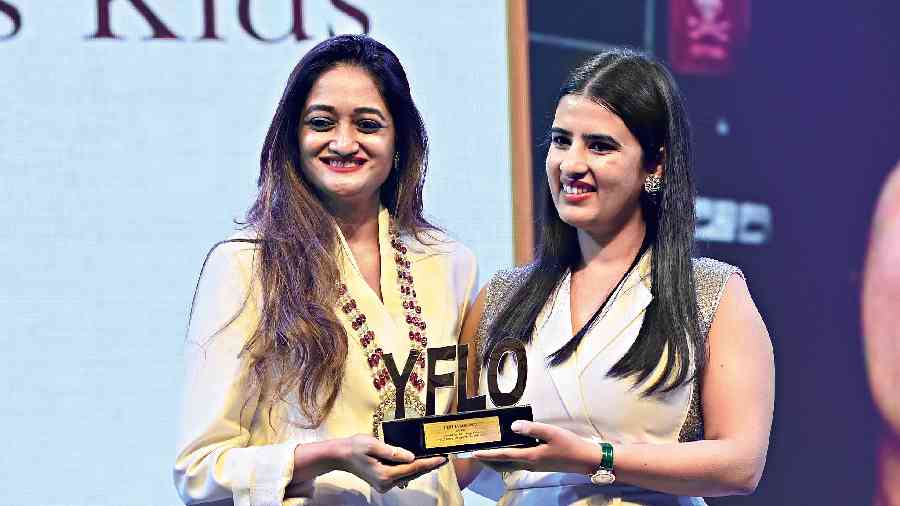 Disha Agarwal, founder of Young Minds Collective (right), received the All Things Kids category award from Avanti Muraka (left), past chairperson of 2012-13. Disha said: “I am extremely humbled and thankful to YFLO for this prestigious award. I have always found indomitable strength through my love for children but this award truly belongs to the YMC team who have worked day in and day out to make this world a beautiful place for our young minds. And also the parents and kids who have believed in us from day one and have made us bigger and better.”