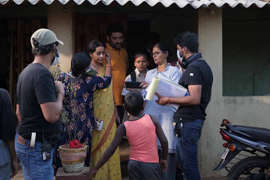 Shahana wears a plain look as Pratima, a homemaker who takes up a job to support her family. 