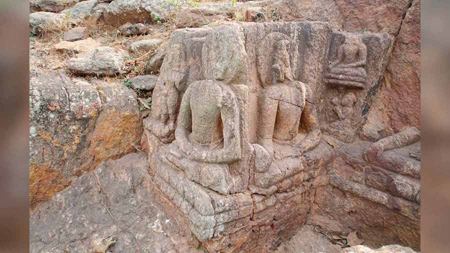 Rock-cut Buddhas on Langudi Hill 