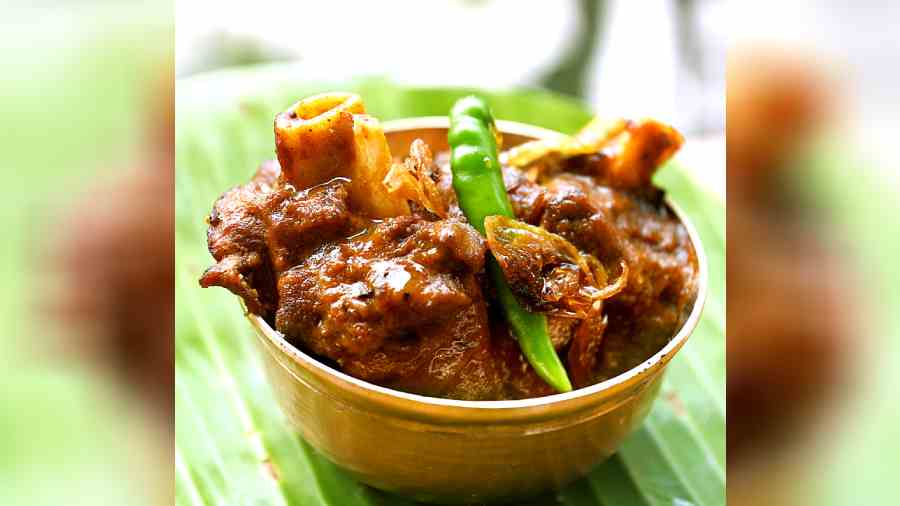 Dhakai Kosha Mangsho: A popular mutton dish in Bangladesh, this is a dry onionginger-garlic-based curry that is not watery at all. We love the hit of garam masala and green chillies.