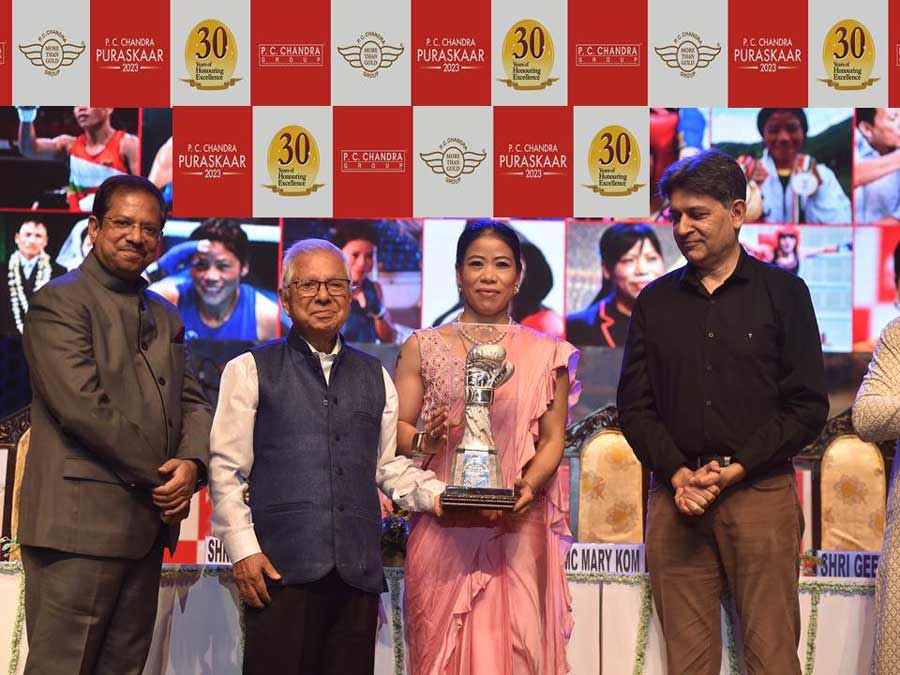 (L-R) Prosanto Chandra, joint managing director, PC Chandra Jewellers; A.K. Chandra, director, PC Chandra Group; MC Mary Kom, Olympic-winning boxer; Geet Sethi, billiards champion; and Prosenjit Chandra, director, PC Chandra Jewellers at the 30th edition of the annual PC Chandra Puraskaar. The award was conferred on Mary Kom at a ceremony at Science City this year. PC Chandra Puraskaar carries an honorarium of Rs. 20 lakh. Our annual awards ceremony, in remembrance of our founding father Purna Chandra Chandra, gives us the opportunity to honour multifaceted legends of our country. This year we feel extremely honoured to be able to felicitate one of the favourite daughters of our nation. She has successfully fulfilled her passion for boxing, breaking many social barriers,’ Prosanto Chandra said