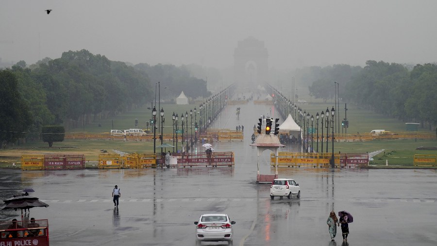 Thunderstorm, rain hit Delhi; maximum temperature likely to remain below 40 degrees till June 5 - Telegraph India
