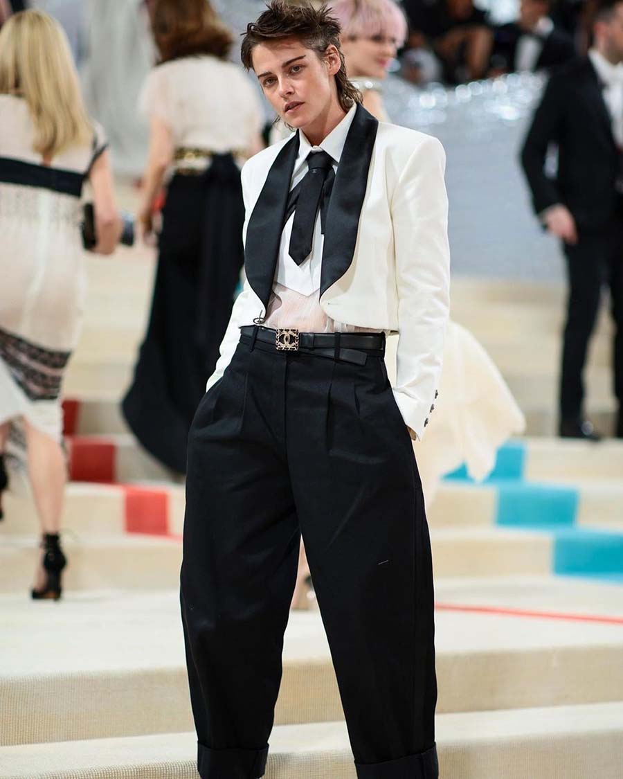 Kristen Stewart opted for a Chanel suit consisting of baggy trousers and a cropped jacket and tie. 