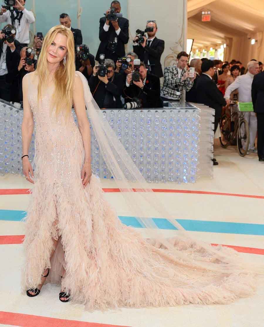 Nicole Kidman wore an archival Karl Lagerfeld-era Chanel Haute Couture baby pink gown from her 2004 Chanel No.5 commercial. 