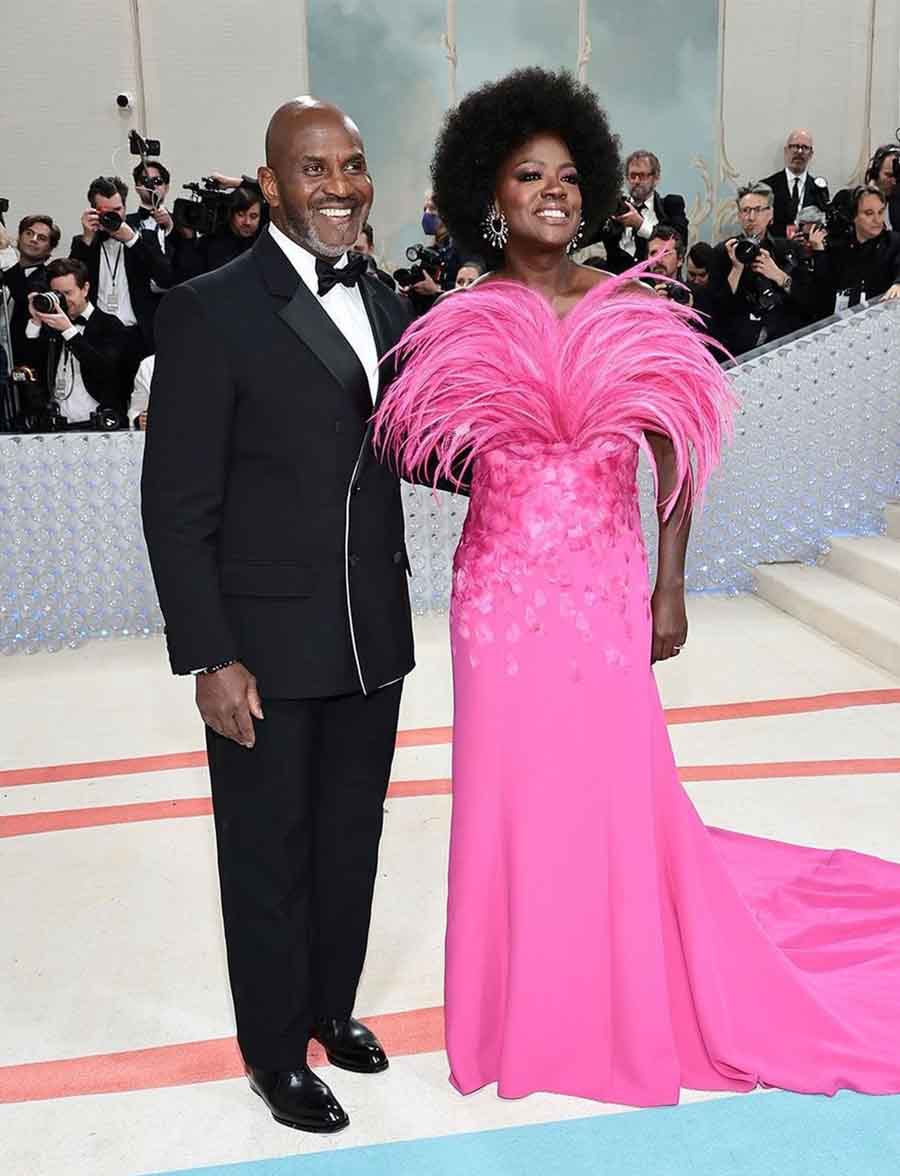 Viola Davis was all smiles in a vibrant pink Valentino dress with feather embroidery. The actress completed the look with sparkly earrings and pink glowing makeup. 
