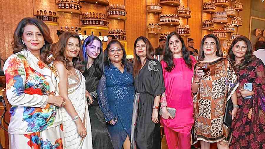 (L-R) Meenu Juneja, Jyotee Khaitan, Iryna Vikyrchak, who got the third award for the most stylish person from Kutchina at the party; Vanita Bajoria, Madhulika Agarwalla, Suman Kajaria, Leena Jairath and Rakhi Basu