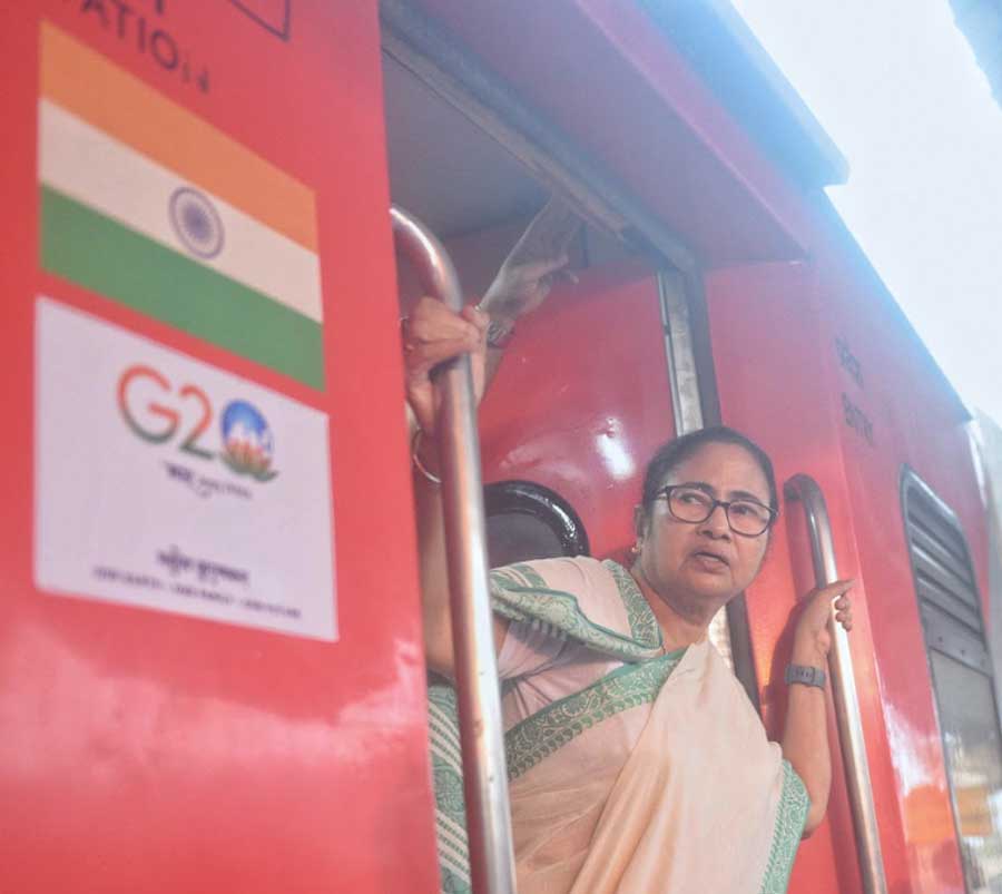 Chief minister Mamata Banerjee on Wednesday travelled by train from Howrah to Malda, where she attended a review meeting. In picture, Mamata standing at the door of the train as it halted at Burdwan station   