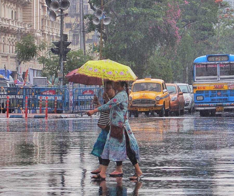  A sultry morning gave way to afternoon showers on Wednesday. According to IMD, the maximum temperature was around 33°C  