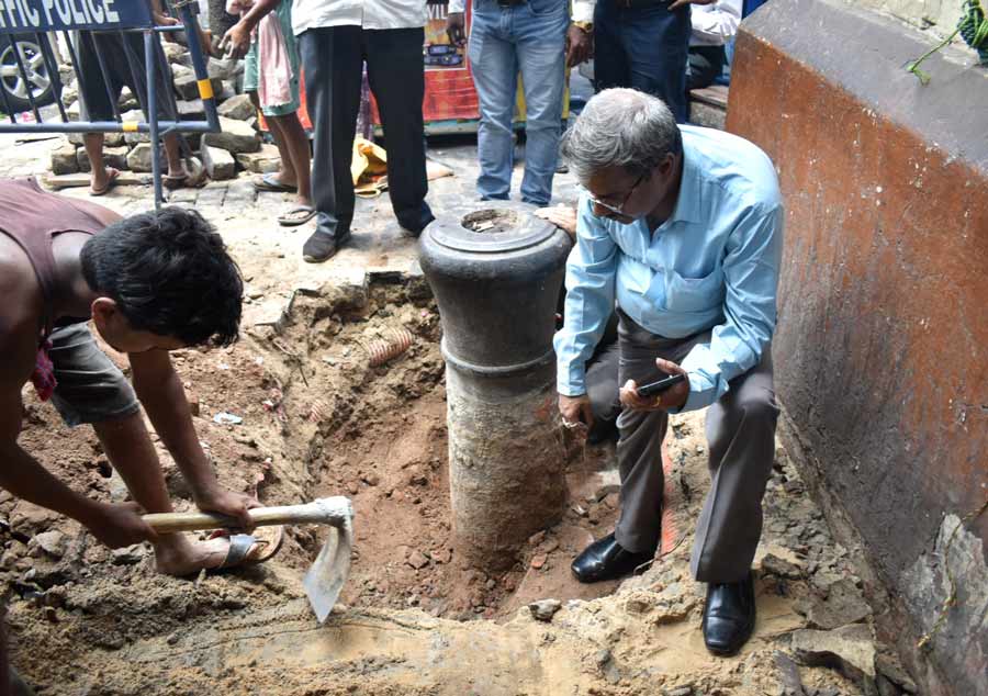 A cannon being excavated on Strand Road near Eastern Railway building on May 4. Earlier, a heritage cannon was unearthed near Central Jail More and Jessore Road crossing on April 5 