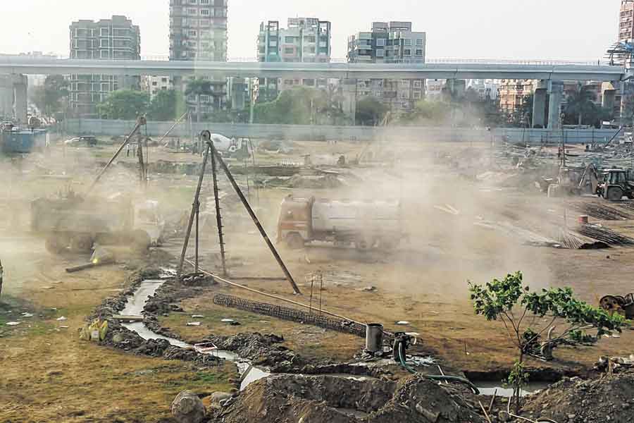 The dusty construction site beside the Biswa Bangla Convention Centre. 