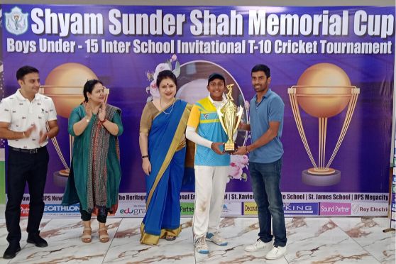 Hemant Mundra of DPS Megacity with the Player of the Tournament Trophy 