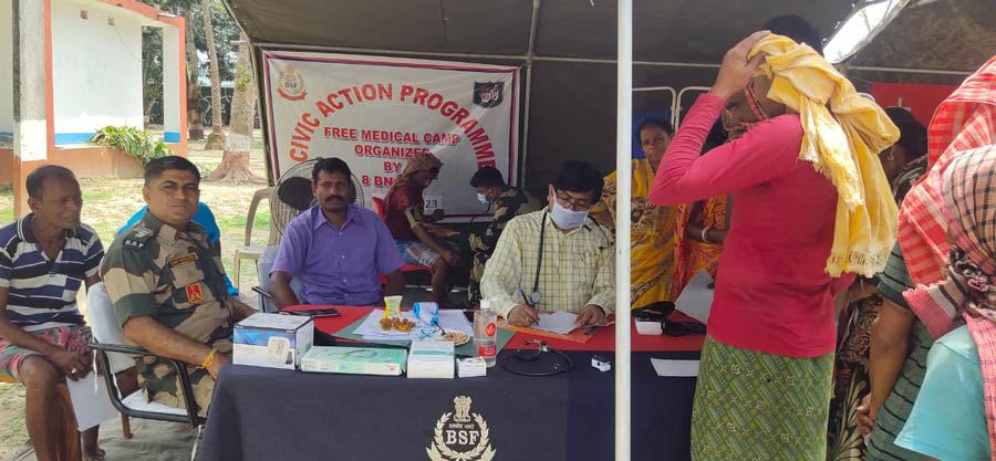 A free medical camp was organised by the Border Security Force (BSF) of the south Bengal Frontier for the people of the border area in Nadia district. The BSF medical team offered health check up to 150 patients and distributed free medicines to the villagers  