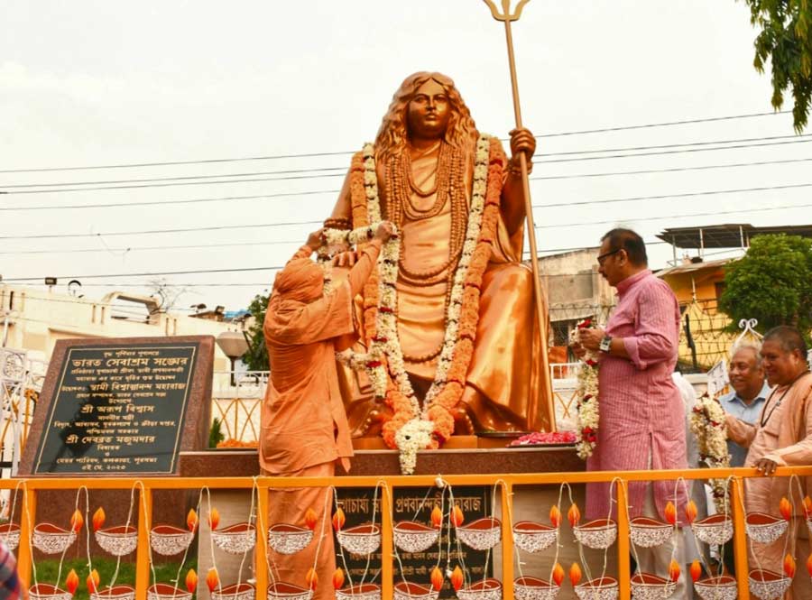 A statue of Swami Pranabanandaji Maharaj of Bharat Sevasram Sangha was inaugurated at Tollygunge on Friday 