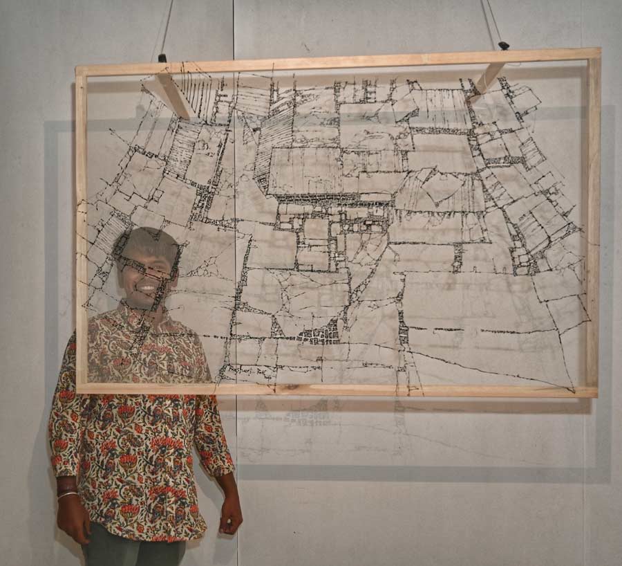 Prashant Patil, an artist from Maharashtra who studied at Kala Bhavana, Santiniketan, with his work 'Howrah 1980' (medium: glue gun on net cloth)