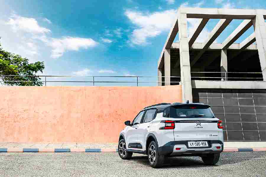 The rear end of the C3 Aircross, unlike that of the hatchback, has very strong horizontal cues that emphasise its breadth .