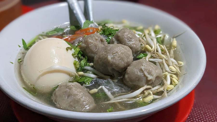 Bakso (meatballs) 