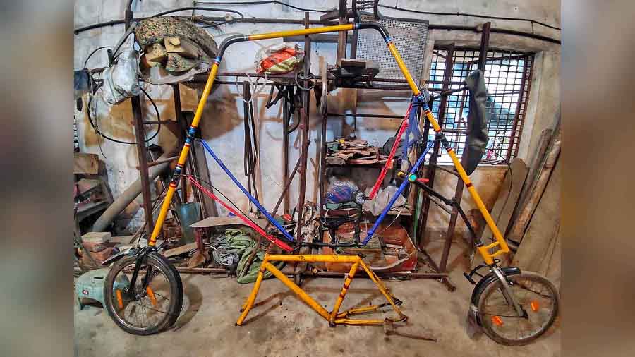 Roy’s most experimental bike is exclusively meant for the elderly to learn how to cycle, one that he learnt to create from Facebook