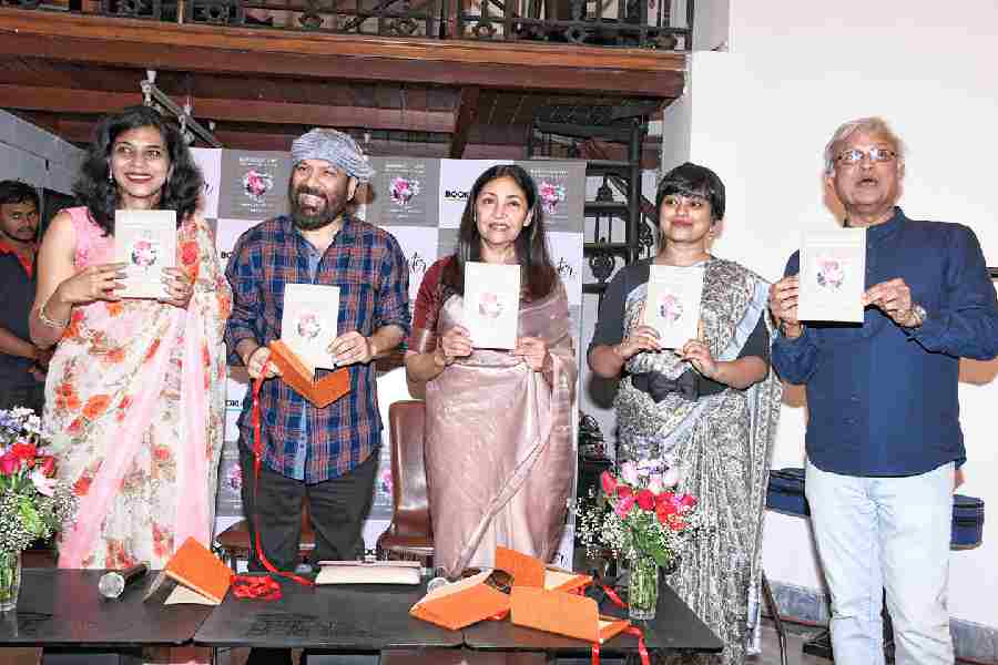 (L-R) Ananya Chatterjee, Debojyoti Mishra, Deepti Naval, Linda Ashok and Sunil Bhandari at the launch. "Bengali culture as a whole must have inspired my poetry because when I was little I used to listen to stories from my mother. She had a fascination for Bengali culture and that got inculcated in me also. I look for original thoughts in a contemporary poet," said Deepti Naval to t2. "I try to see how innovative the person is and how he or she can debunk the existing system of writing poetry and completely believes in his or her own kind of form," said Debojyoti Mishra.
