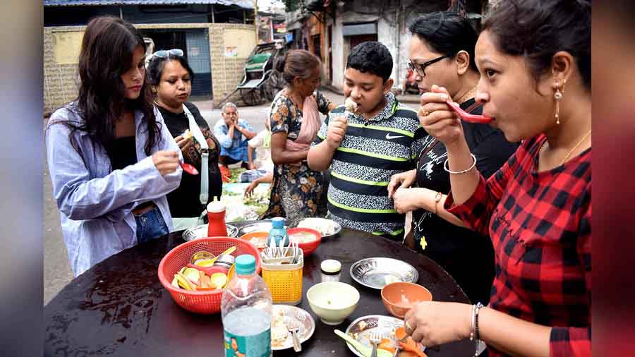 The Chinatown in Tiretta Bazar, around the Poddar Court area, is known for its Chinese breakfast