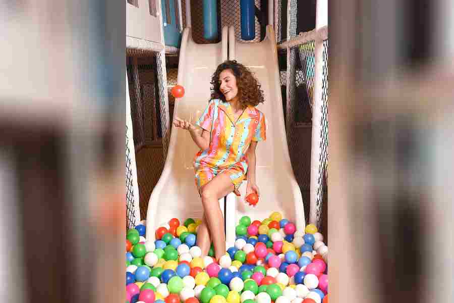 Riya tried a fun all-day summer look from House of Dreams in the cotton notched-collar shirt and shorts, printed with multi-colour waves and daisies. The ball pool adds to the relaxed and playful vibe of the shot.